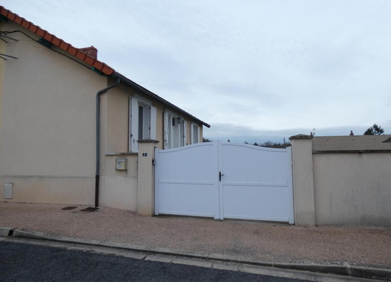 Gite De L Epinette Commentry Buitenkant foto