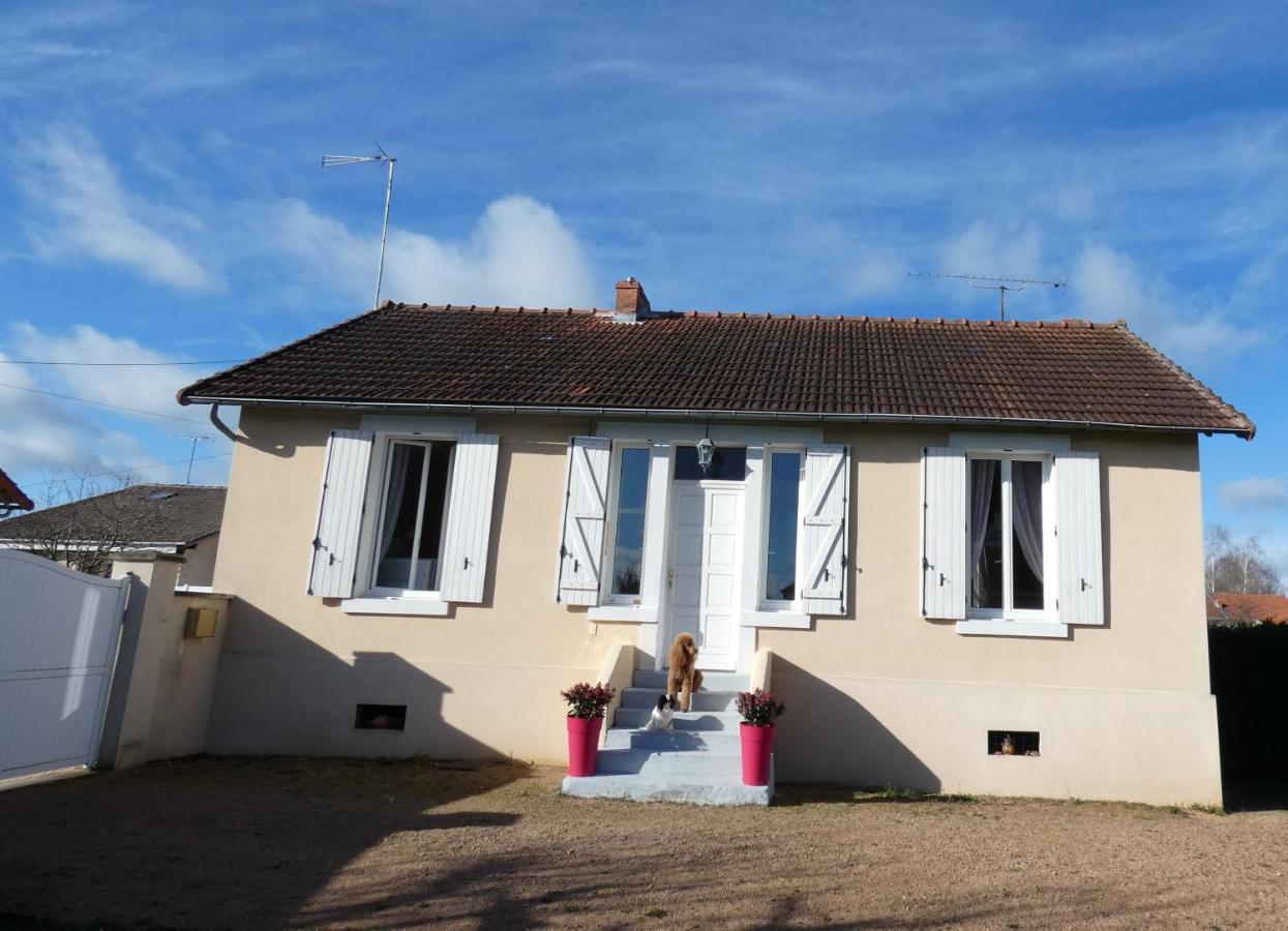 Gite De L Epinette Commentry Buitenkant foto